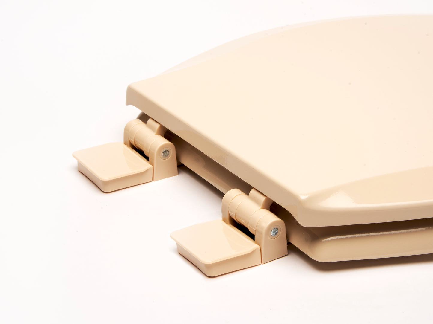 Wood - Round Model 125-01 Residential Molded Wood Seat w/Closed Front Cover - Carton of 5 Seats