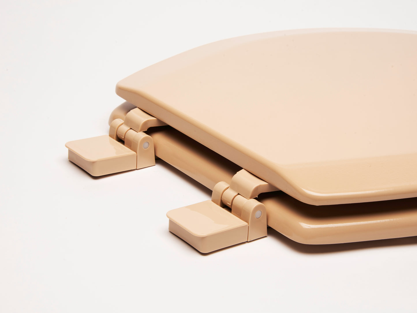 Wood - Round Model 1C3R3-30 Residential Molded Wood Seat w/Closed Front Cover - Carton of 3 Seats